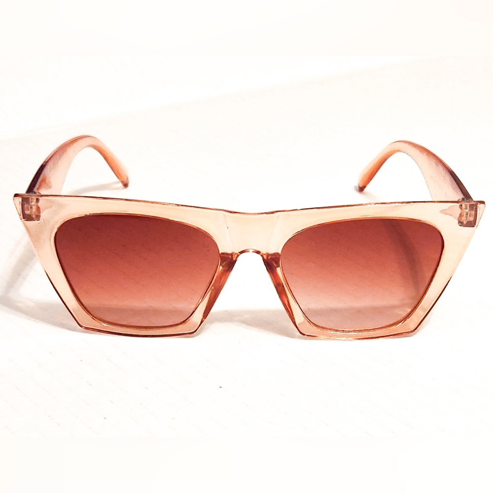 EUC Biege Vintage Style Cat‎ Eye sunglasses